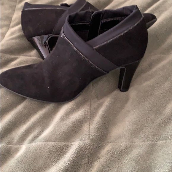 Bandolino black size 7 booties - Picture 2 of 4